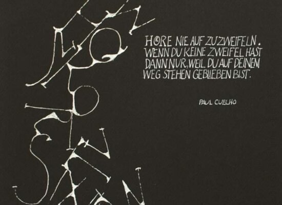 Lotte Hering, Kalligraphie, weiße Tusche und Deckweiß auf schwarzem Tonkarton 32 x 25 cm - Galerie Alte Schule